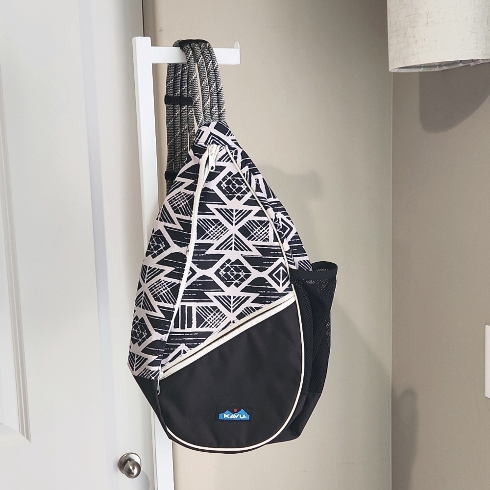 KAVU Paxton Sling, black & white aztec